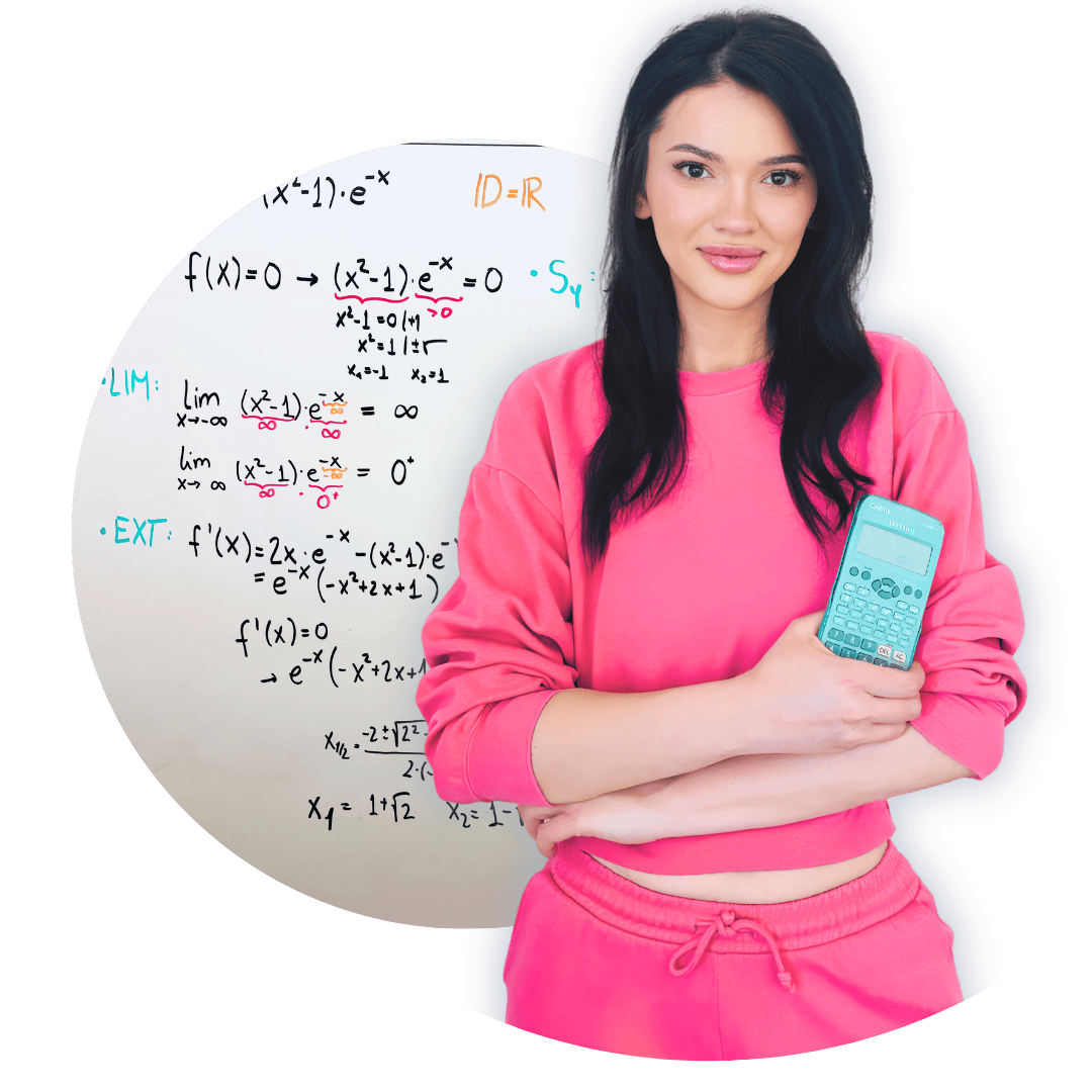 Betti vor einer Tafel mit Mathe-Rechnungen, mit Taschenrechner in der Hand
